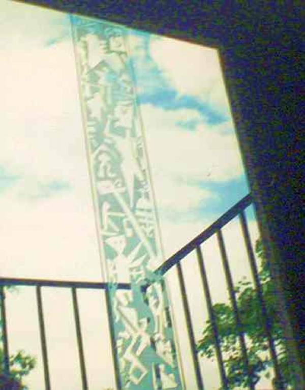 Glasinstallation bei der Ausstellung "Offenes Atelier" im Kunstverein Böblingen